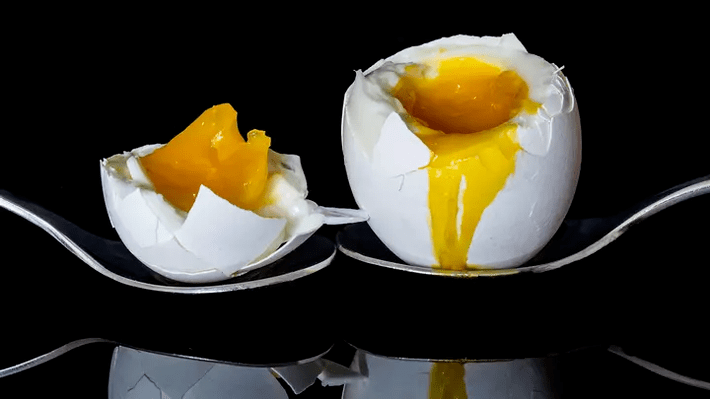 huevos pasados ​​​​por agua en la dieta